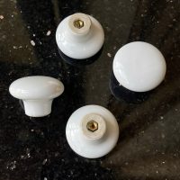 Tay nắm sứ cổ điển